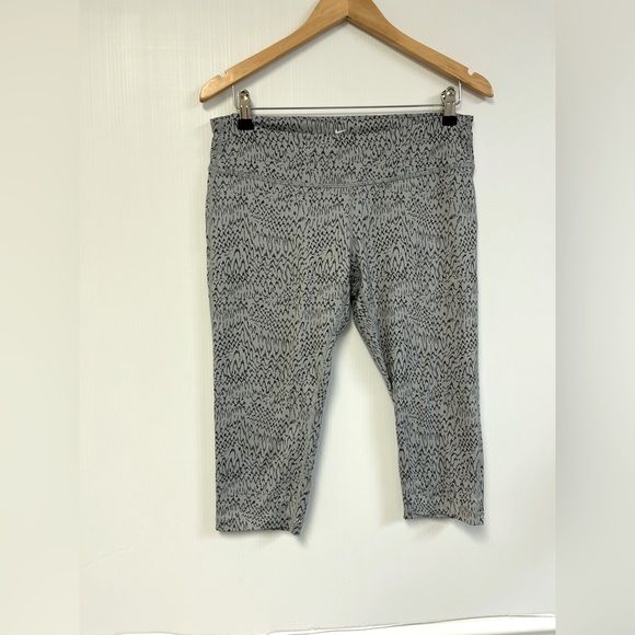 Nike Pants - Nike‎ Dri-FIT Grey/Black Mid Rise Cropped Leggings